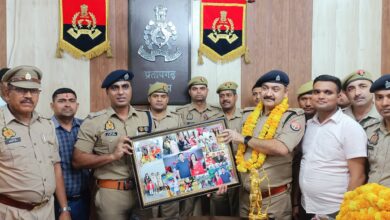 Pratapgarh News: Emotional farewell ceremony organized on the transfer of Additional Superintendent of Police (East) Shri Durgesh Kumar Singh