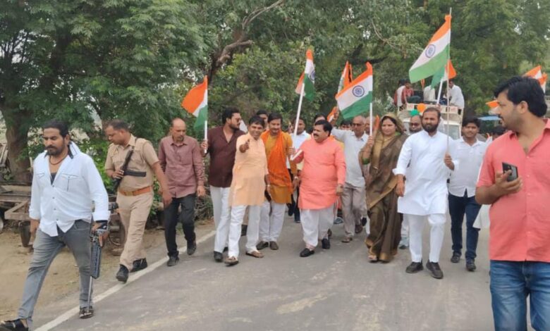 Pratapgarh News: On the great success of Mission Sindoor, a huge tricolor procession was taken out in honor of the soldiers