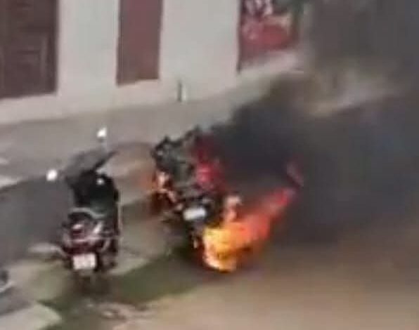 Naini News: High voltage wire broke and fell on the bike, the bike burnt to ashes