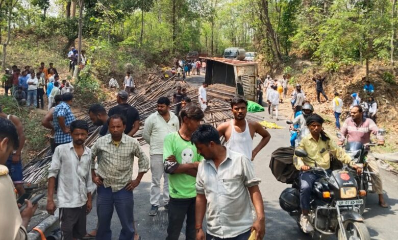 Sonbhadra: Driver dies after being burned in a fire in a trailer