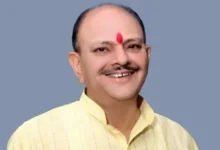 Pratapgarh: A huge crowd gathered on the death anniversary of former MLA Hari Pratap Singh, the local people paid tribute with their eyes