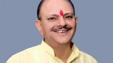 Pratapgarh: A huge crowd gathered on the death anniversary of former MLA Hari Pratap Singh, the local people paid tribute with their eyes