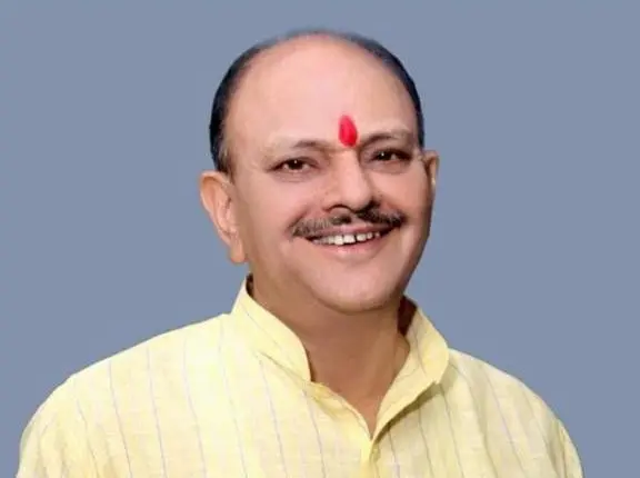 Pratapgarh: A huge crowd gathered on the death anniversary of former MLA Hari Pratap Singh, the local people paid tribute with their eyes