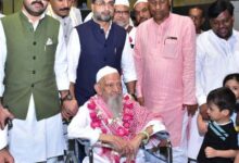 Lucknow News: State Minister Danish Azad gave a grand welcome to 288 passengers who returned after completing Haj