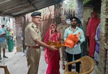 Basti: Additional Superintendent of Police sets an example of humanity by reaching in-laws house of fire victim daughter