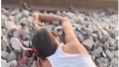 Prayagraj News: Fed up with family feud, a young man committed suicide by jumping in front of a train