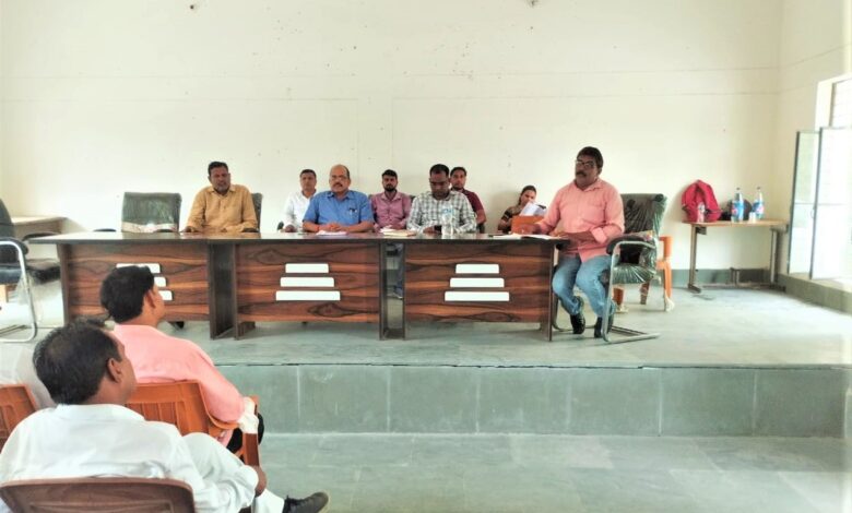 Pratapgarh News: BDO Gaura held a meeting in the block auditorium and gave necessary guidelines