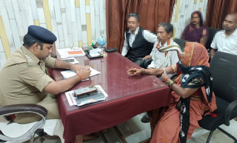 Pratapgarh News: In the public hearing, the Area Officer Kunda heard the problems of the people and gave instructions for immediate resolution