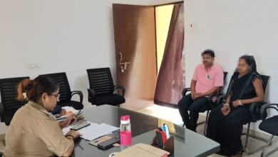 Pratapgarh News: Public problems were heard in public hearing by Area Officer Sadar Karishma Gupta, instructions were given to the concerned officials for redressal