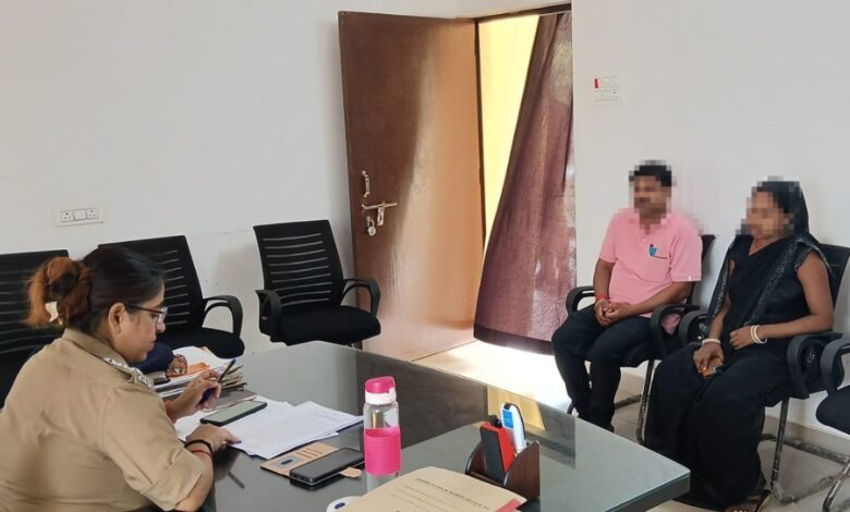 Pratapgarh News: Public problems were heard in public hearing by Area Officer Sadar Karishma Gupta, instructions were given to the concerned officials for redressal
