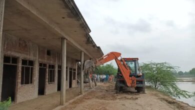 Amethi News: Two days ago, two officers were injured in an attack by encroachers on the administrative team that went to remove illegal encroachment