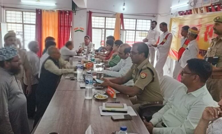 Pratapgarh: Public hearing in Tehsil Sadar on Sampoorna Samadhan Diwas, District Magistrate and Superintendent of Police heard the problems of the public