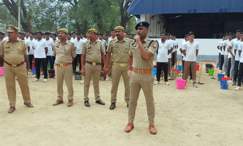 Pratapgarh news: Superintendent of Police Dr. Anil Kumar briefed the recruit constables, stressed on service spirit and discipline