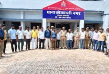 Pratapgarh: Major action on gambling den, 19 arrested, ₹5.69 lakh cash, mobile and vehicle recovered