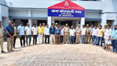 Pratapgarh: Major action on gambling den, 19 arrested, ₹5.69 lakh cash, mobile and vehicle recovered