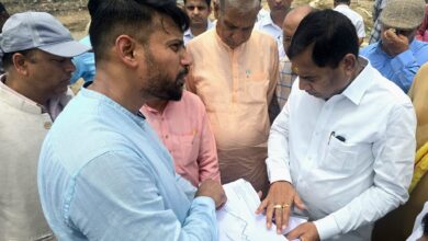 New Delhi: BJP MP Yogendra Chandolia inspected the KSN drain of Kiradi assembly constituency