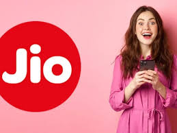 Jio's amazing recharge plans: Get 2GB data per day and many free OTT subscriptions for less than Rs 500