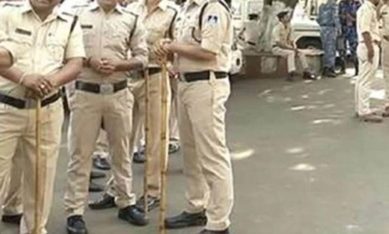 Pahadpur: Sensation due to finding the dead body of a youth in village Pahadpur, Superintendent of Police inspected the spot