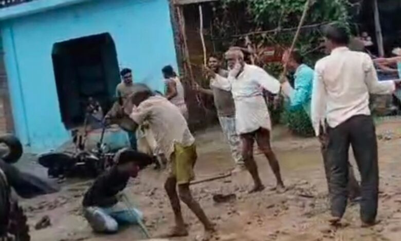 Barabanki news: A murder was committed on a Shiksha Mitra and his family due to an old rivalry