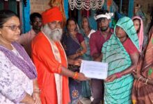 Peelibheet: MLA met the family of the deceased in the lion attack, gave condolences and financial help