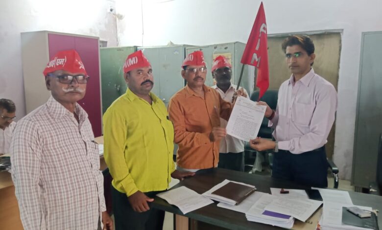 Sonbhadra news: CPI(M) protests against closure of schools