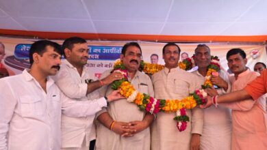 Karchana MLA silver crown: Affection of workers or political gesture? Silver crown becomes the center of discussion