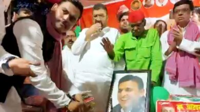 Prayagraj (Naini): Worship of Maa Ganga on the banks of Sangam, distribution of clothes to hundreds of women, wishes for long life given by cutting cake