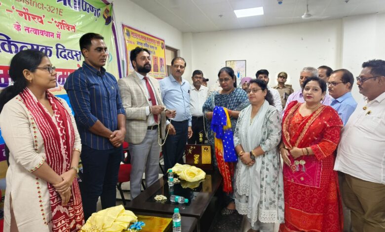 Pratapgarh news: Forty doctors honored on Doctor's Day