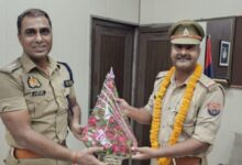 Pratapgarh news: SP Dr Anil Kumar bid farewell to PRO on his transfer to another district