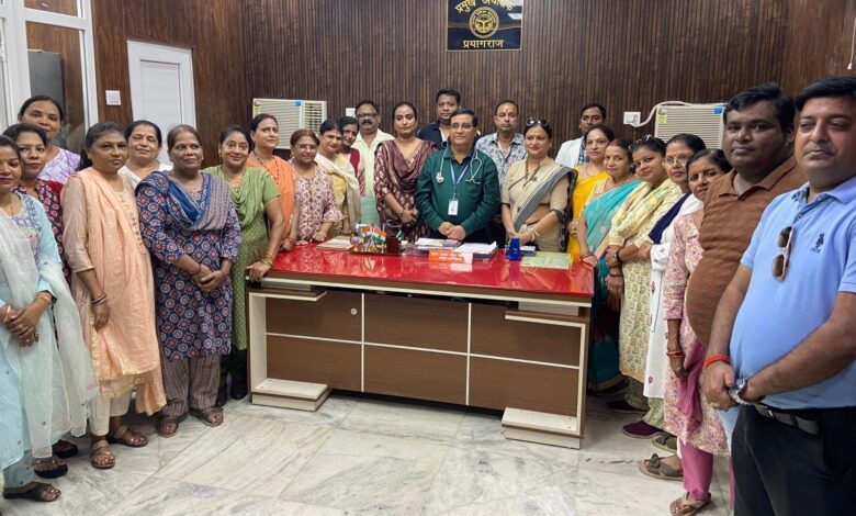 Prayagraj news: Commendable effort of Agrawal Mahila Mandal – distributed fruits and biscuits to patients in Calvin Hospital