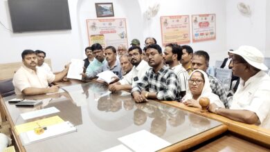 Pratapgarh news: Congressmen submitted a memorandum addressed to the Governor in Pratapgarh, calling the FIR registered against Ajay Rai fake