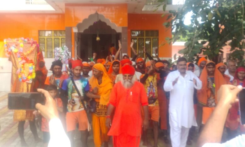 Peelibheet news: Echo of devotion in the month of Shravan, a huge crowd of Kanwariyas gathered at Shri Param Akriya Dham