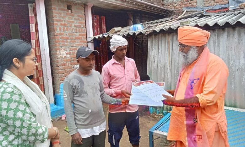 Swami Prakasthanand is the face of hope: From the Chief Minister to the village - Swami Prakasthanand is active at every level