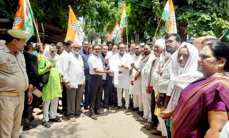 Pratapgarh news: Congress's strong protest in Pratapgarh regarding farmers' problems
