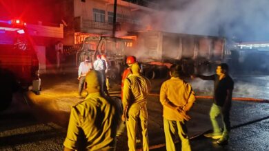 Sonbhadra news: Two trucks caught fire under suspicious circumstances and burnt to ashes