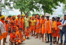 Pratapgarh: Kanwar Yatra is in full swing in the month of Sawan, a group of Kanwariyas left from Gram Sabha Ror