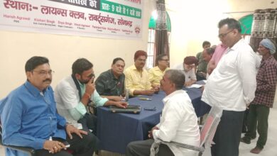 Sonbhadra news: 182 patients were examined and given glasses and medicines for free