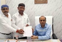 Pratapgarh: Advocates of Lalganj met DM and SP and submitted a memorandum, raised many problems