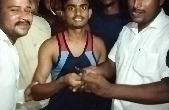 Kunda news: Pradyumna got first place in long jump competition organized on Nag Panchami, awarded with bicycle