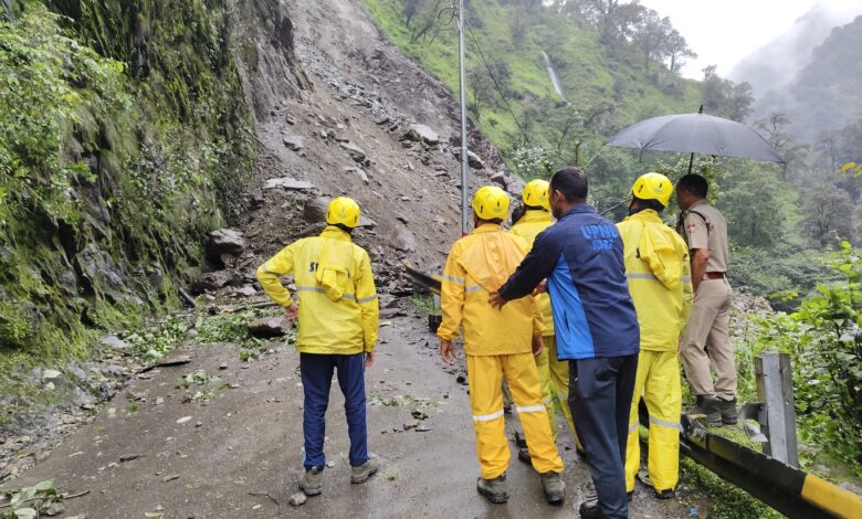 Uttarakhand Heavy Rain Alert: Heavy rain alert in nine districts of the state, operation to evacuate passengers stranded on Kedarnath route continues