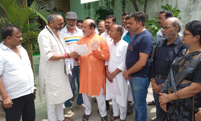 Sonbhadra news: Electricity department accused of cheating consumers, opposition to prepaid meters