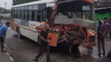 Raibareily news: Roadways bus crashes in Raebareli, driver dies