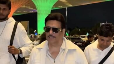Govinda divorce rumour: Amidst divorce speculations, Govinda was seen at the airport, gave a flying kiss to fans