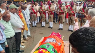 Pratapgarh: Former MLA Laxmi Narayan Pandey 'Guruji' passed away, last farewell given with state honors