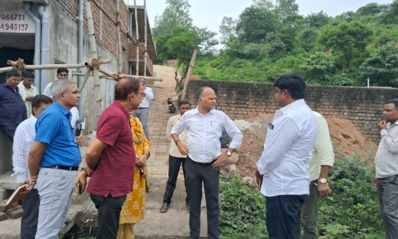 Sonbhadra news: Additional District Magistrate Bagish Shukla inspected the development works of Anpara Nagar Panchayat: Emphasis on quality and time limit