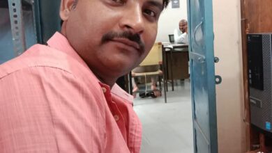 Kaushambhi news: The body of a tehsil employee was found hanging in Kaushambi, causing a stir