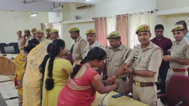 Sonbhadra news: Women of the group tied Raksha Sutra to CISF and policemen