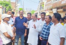 Pratapgarh news: Discussion with project manager Anil Singh regarding the flyover under construction in Belha
