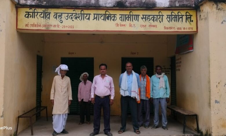 Sonbhadra news: Fertilizer is being distributed to farmers only on paper: Ramakant Tripathi
