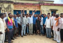 Sonbhadra news: When farmers protested for fertilizer, police lathicharged them, one youth injured